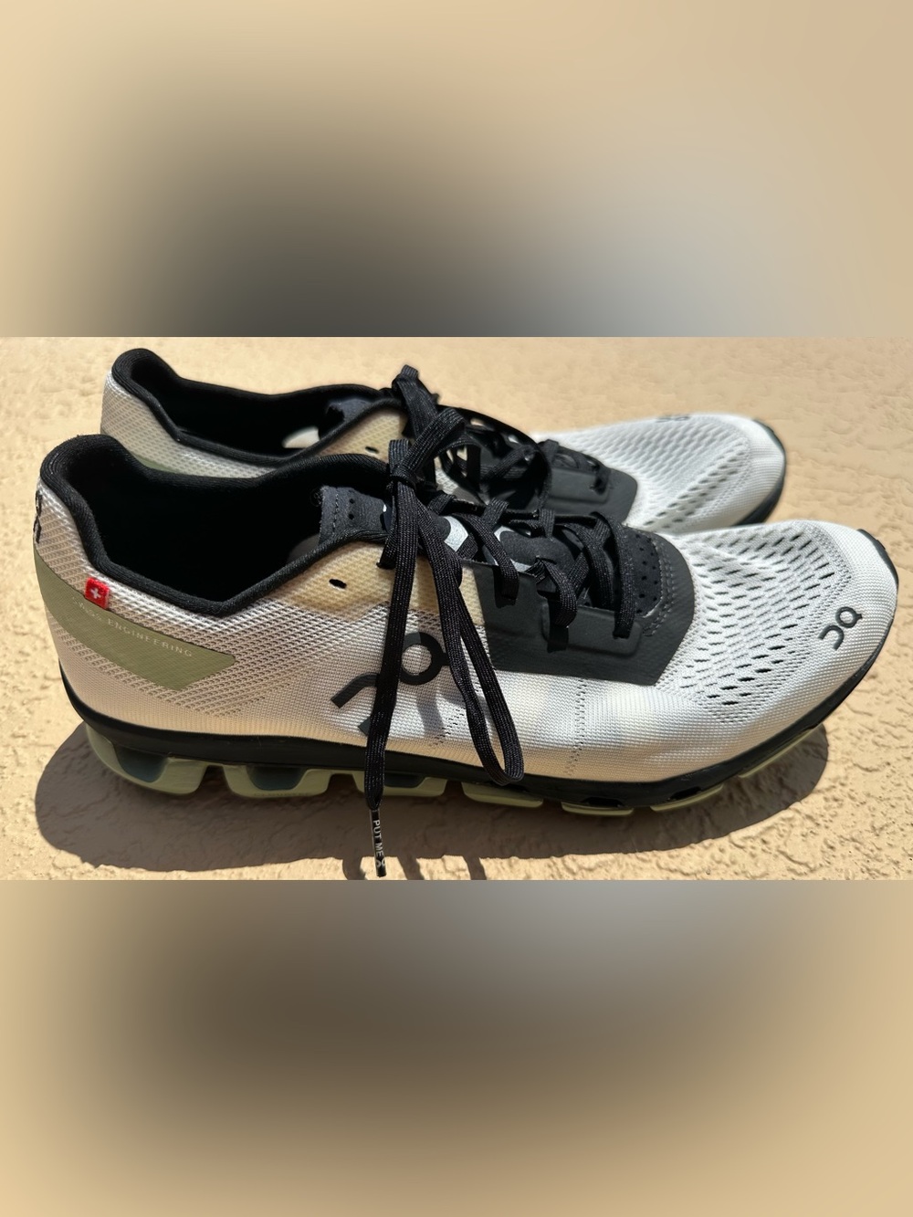 On Cloudflash 2 White Olive Green Running Shoes Women Size 9 in Excellent Cond